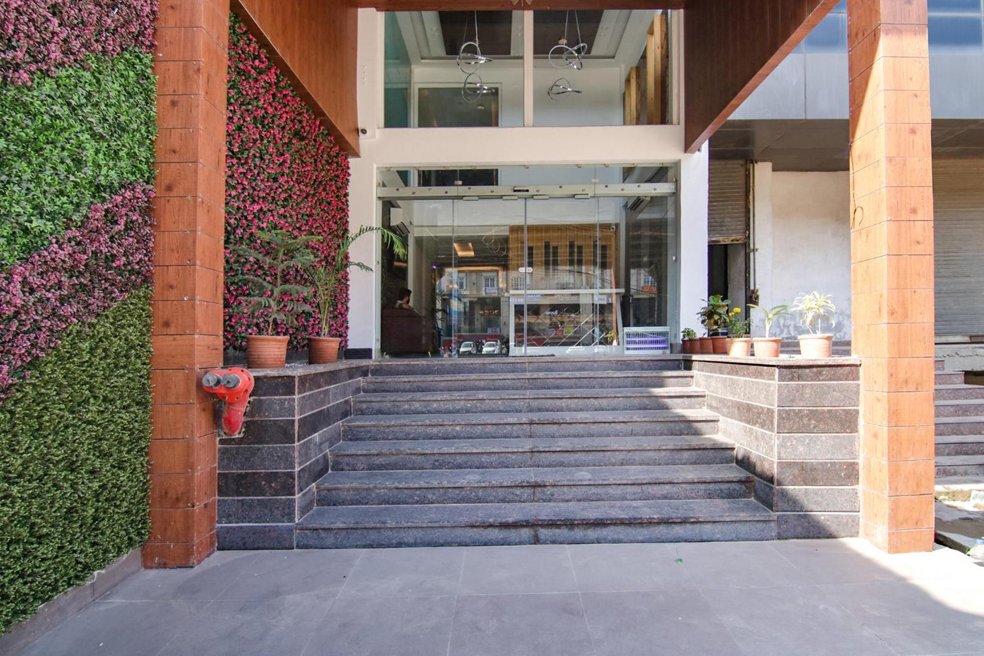 Fabhotel Prism Grand Zirakpur Екстериор снимка