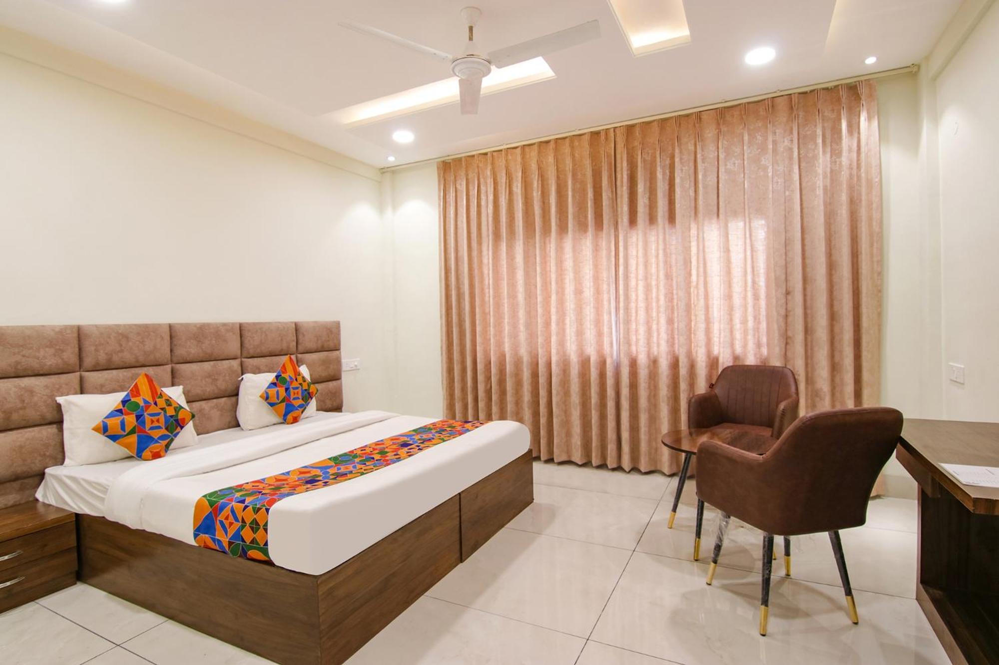 Fabhotel Prism Grand Zirakpur Екстериор снимка