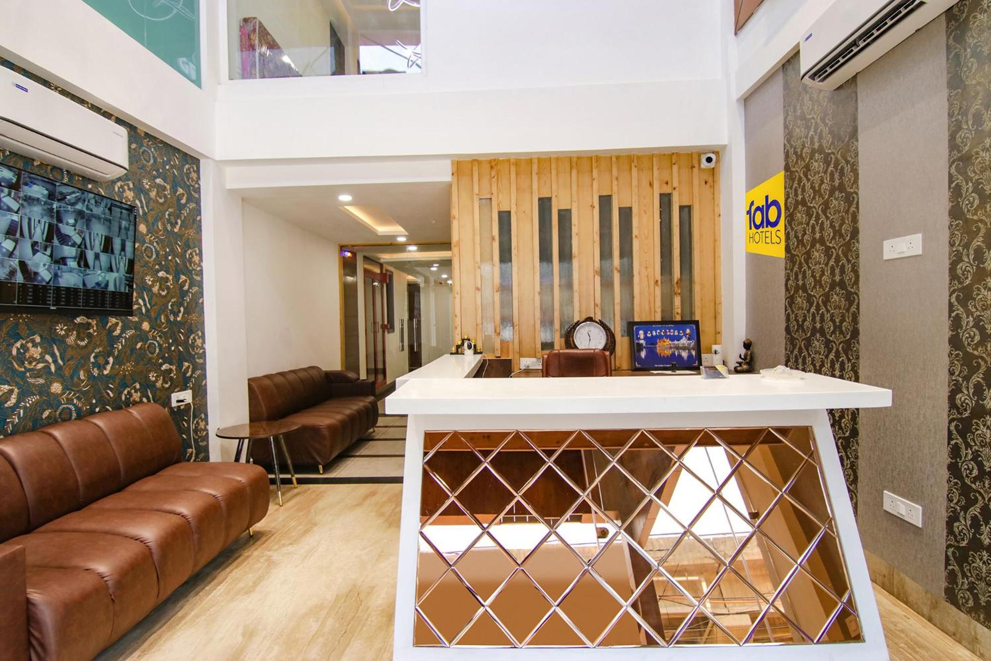 Fabhotel Prism Grand Zirakpur Екстериор снимка