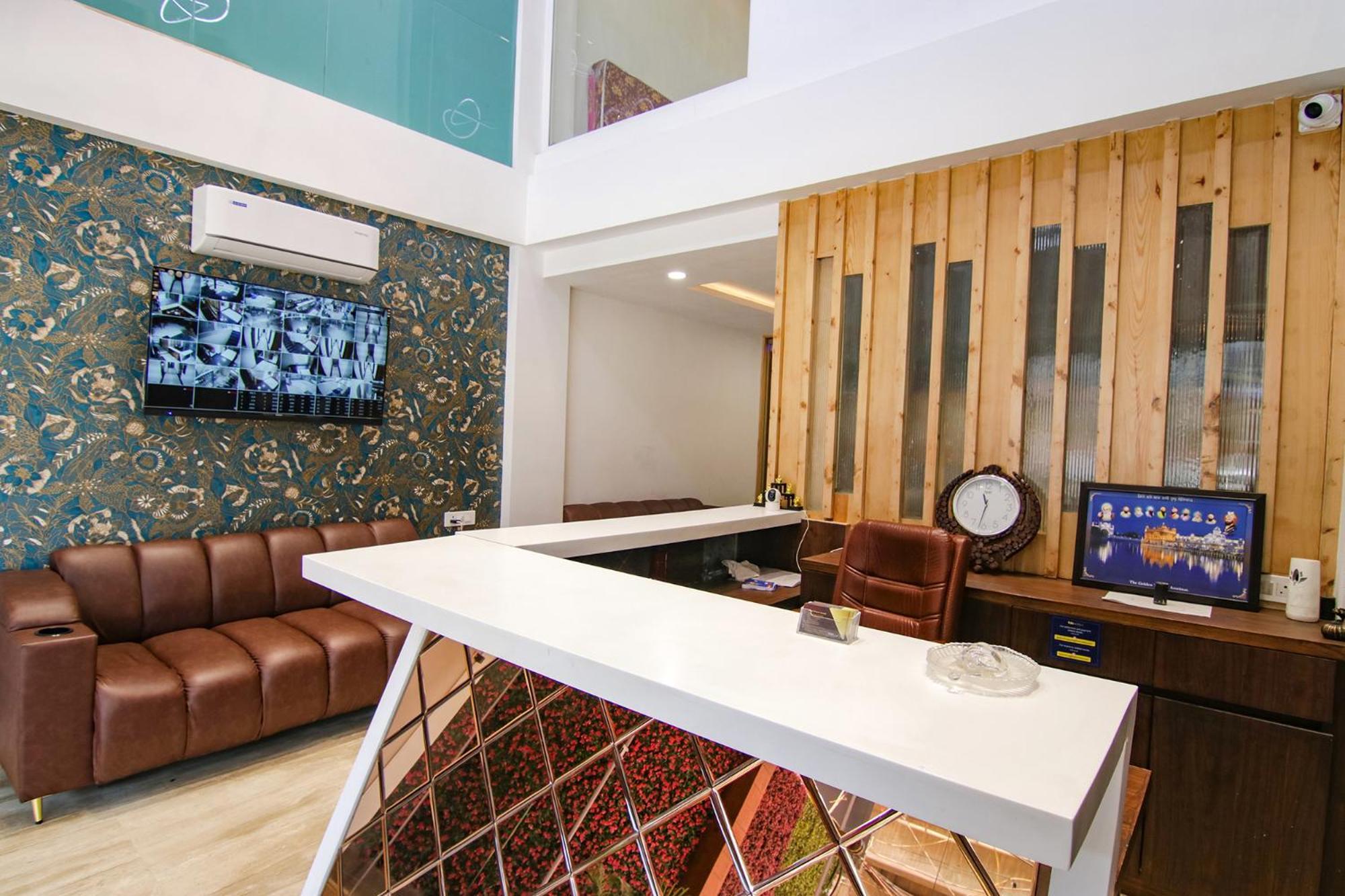 Fabhotel Prism Grand Zirakpur Екстериор снимка