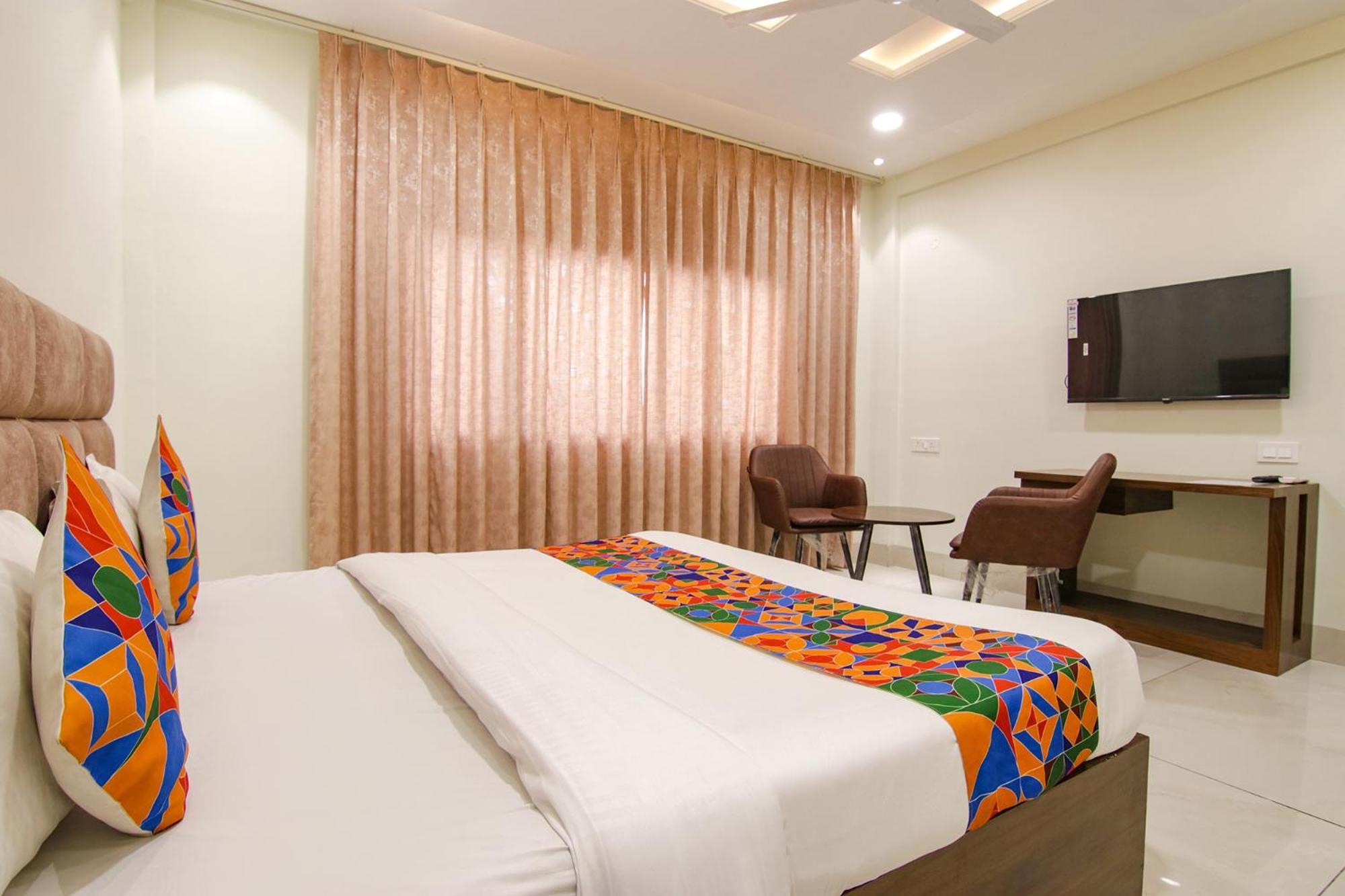 Fabhotel Prism Grand Zirakpur Екстериор снимка