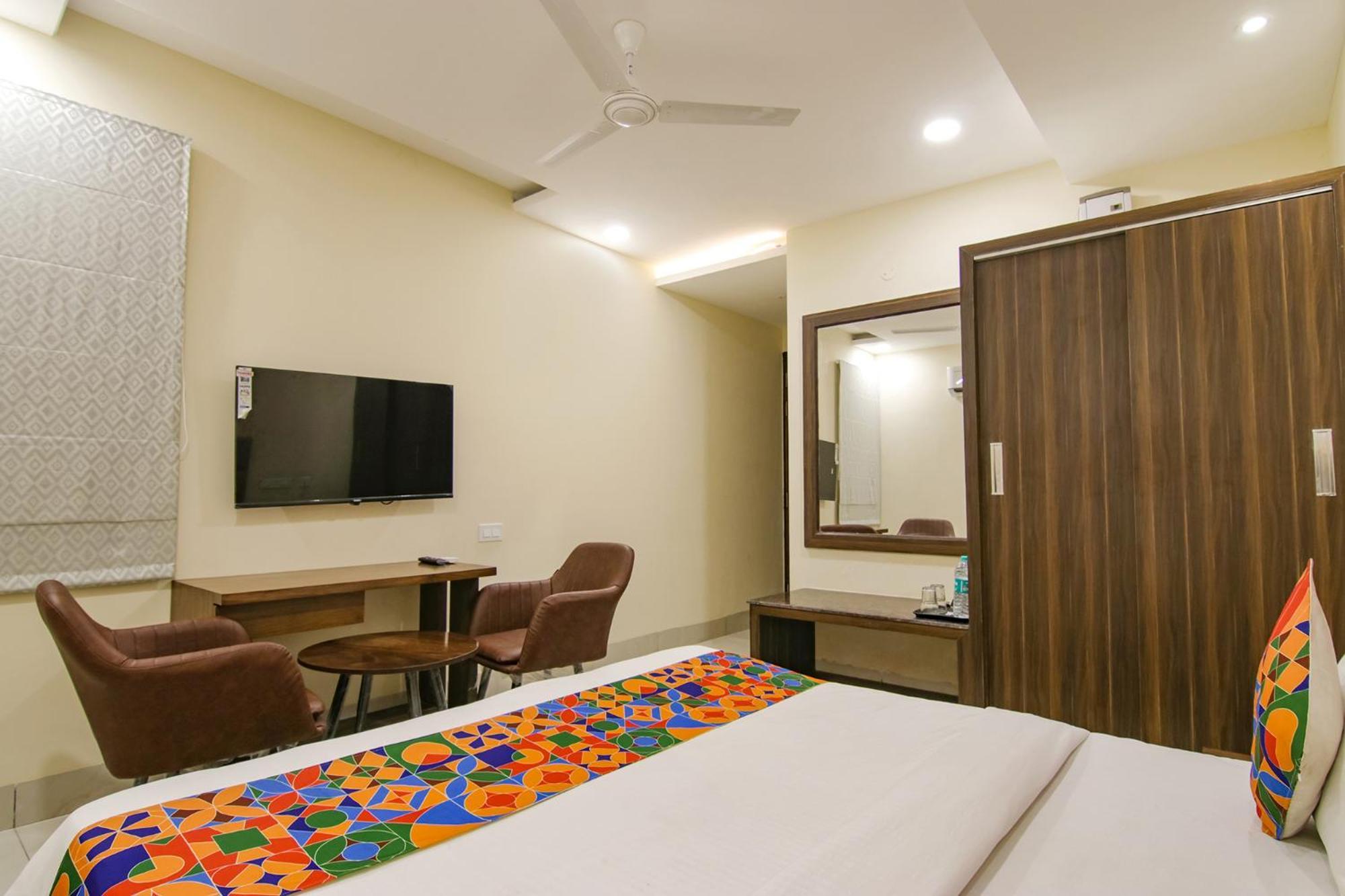 Fabhotel Prism Grand Zirakpur Екстериор снимка