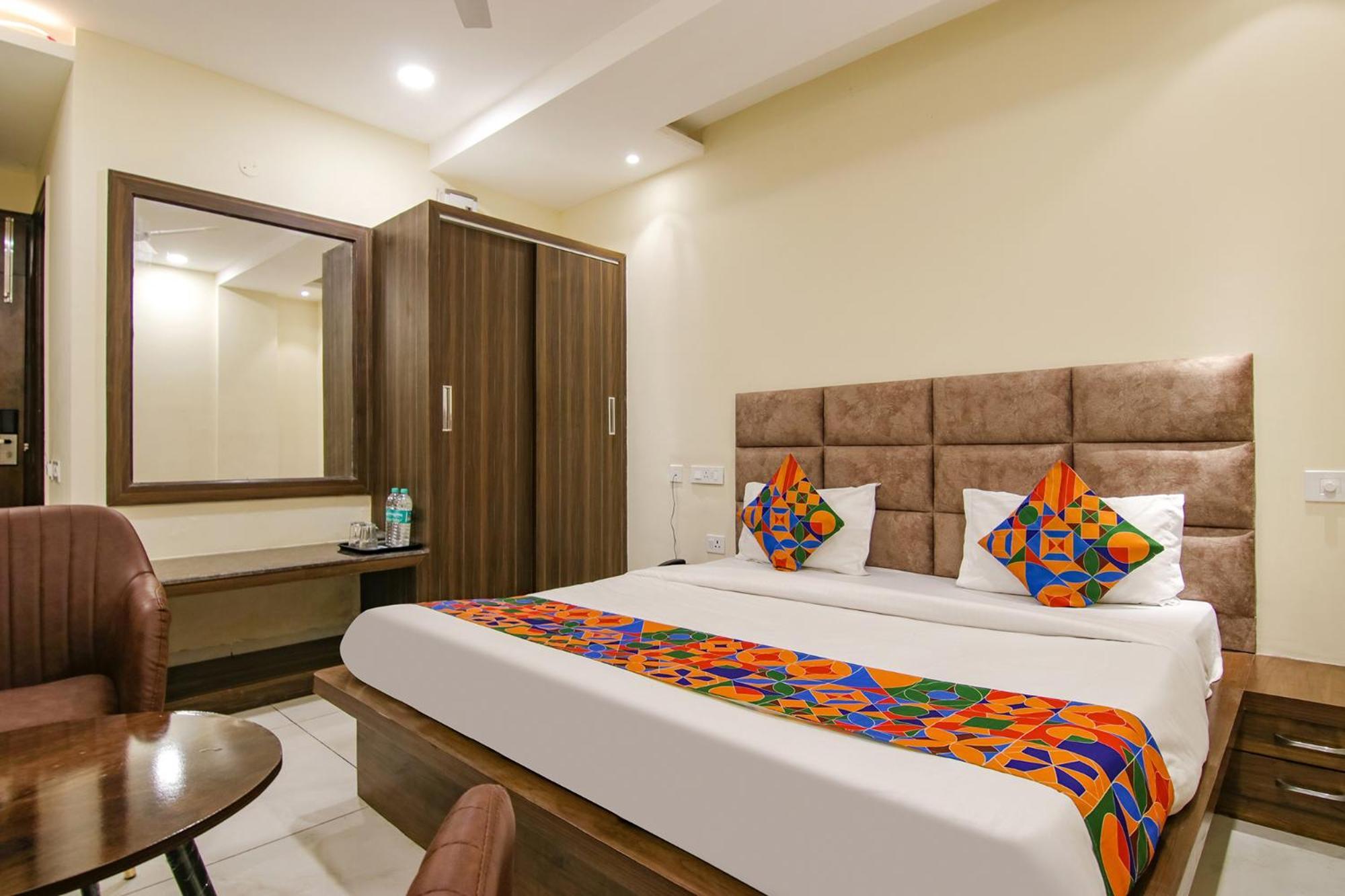 Fabhotel Prism Grand Zirakpur Екстериор снимка