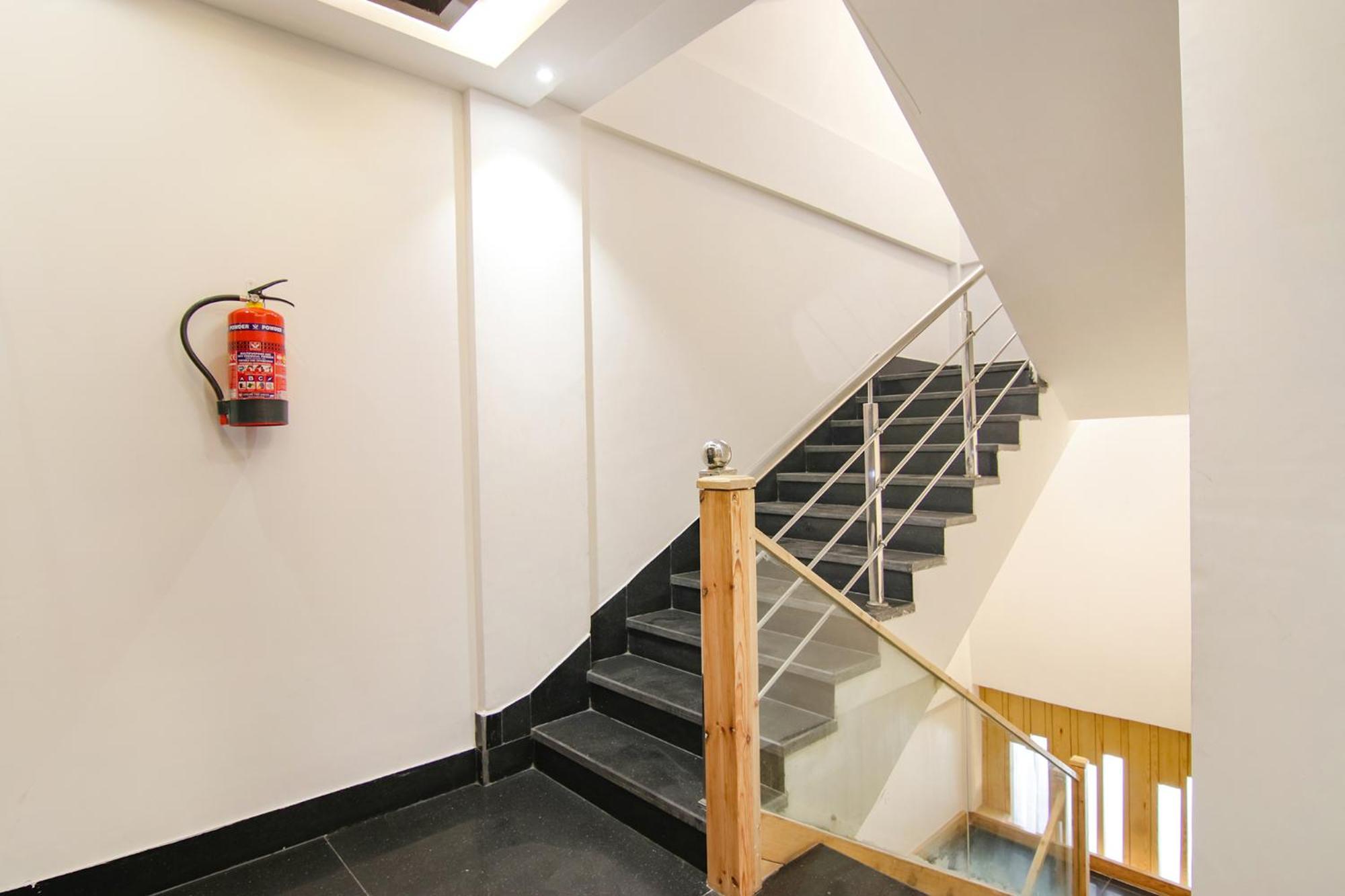 Fabhotel Prism Grand Zirakpur Екстериор снимка