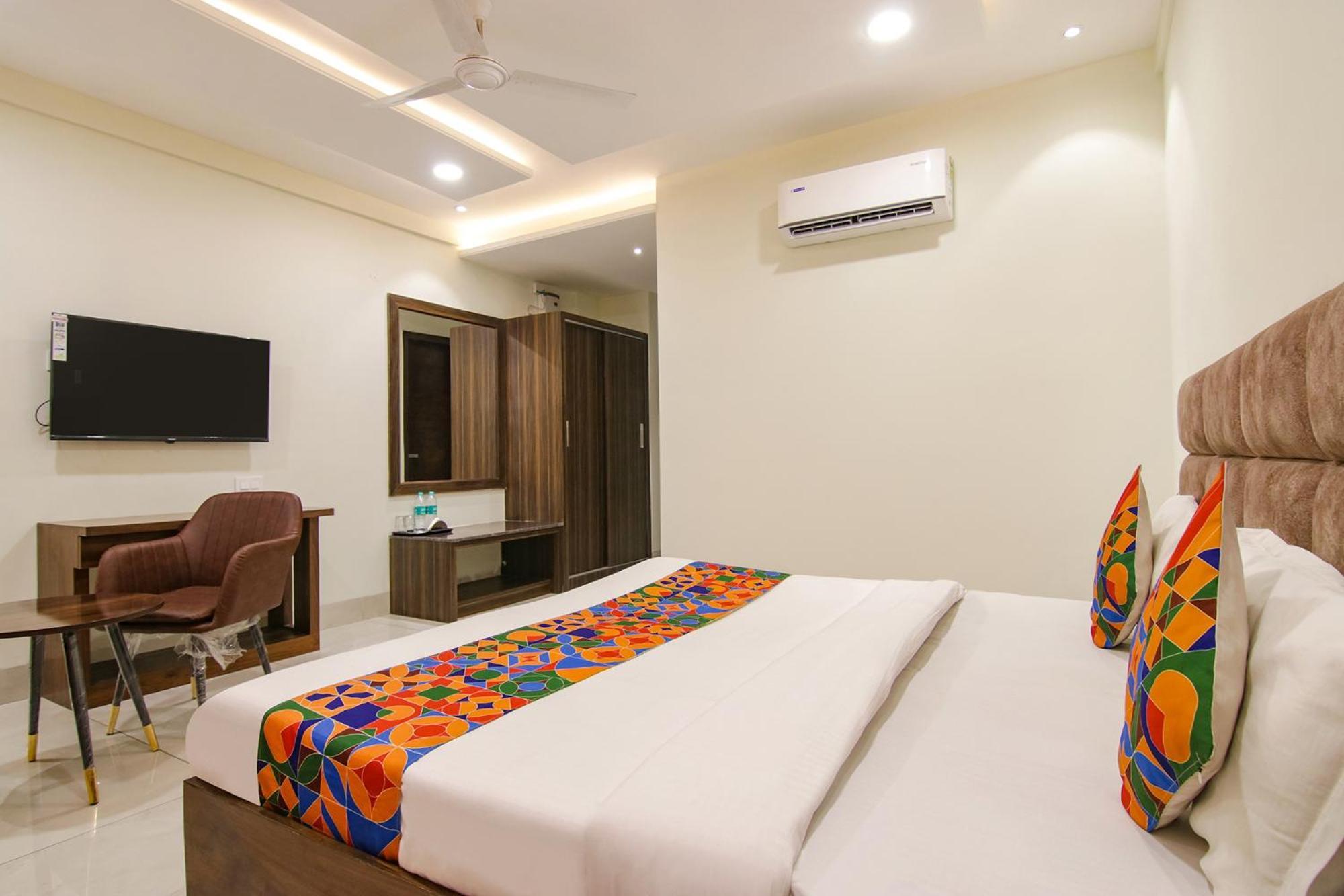Fabhotel Prism Grand Zirakpur Екстериор снимка